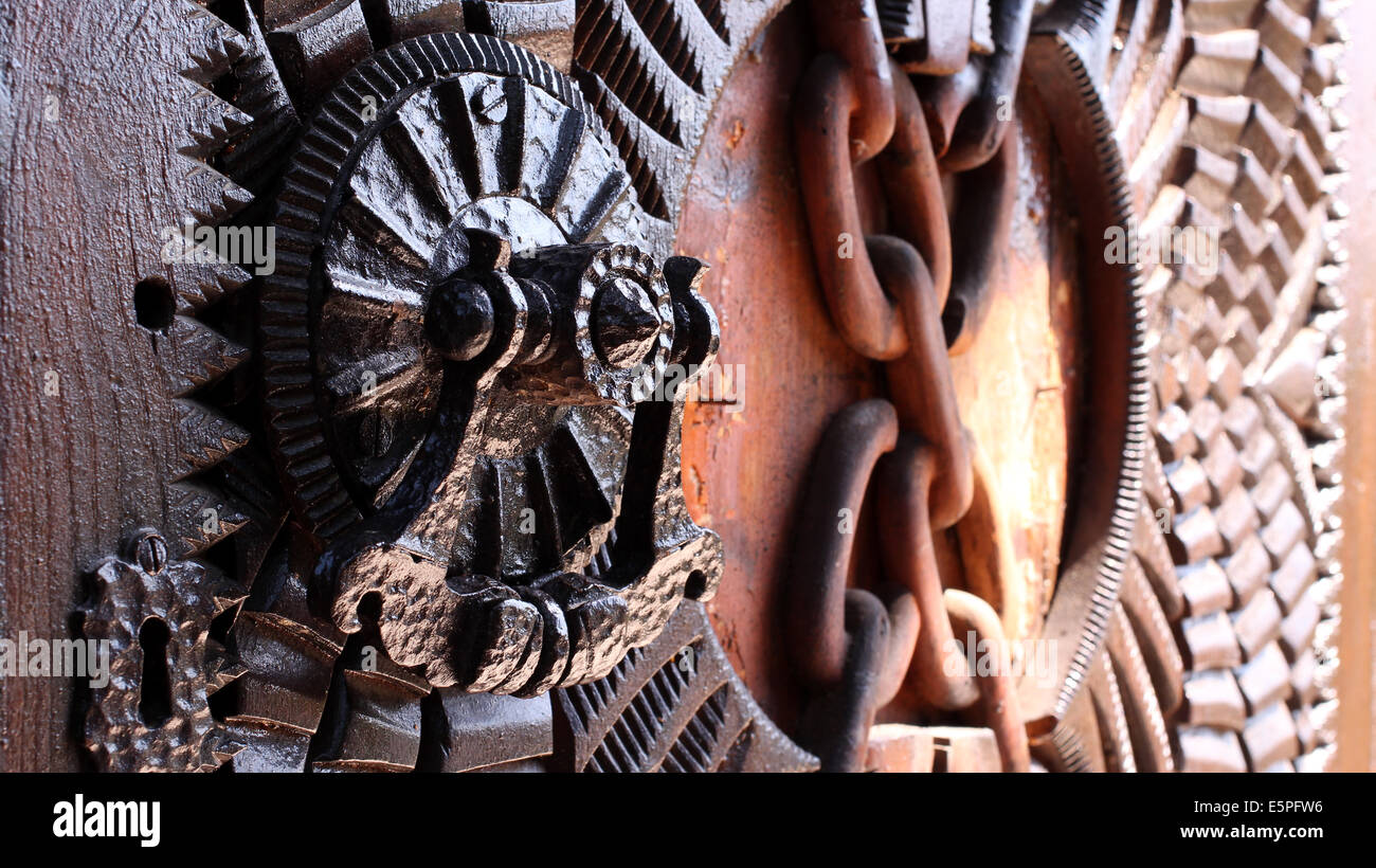 Ornata cinese porta in legno Foto Stock