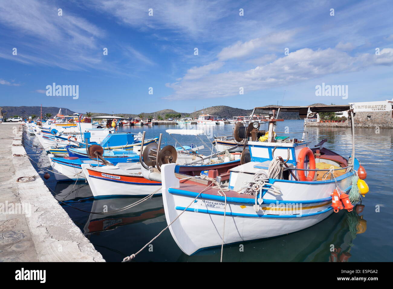 Barche da pesca e Porto Elounda Lassithi, Golfo di Mirabello, Creta, Isole Greche, Grecia, Europa Foto Stock