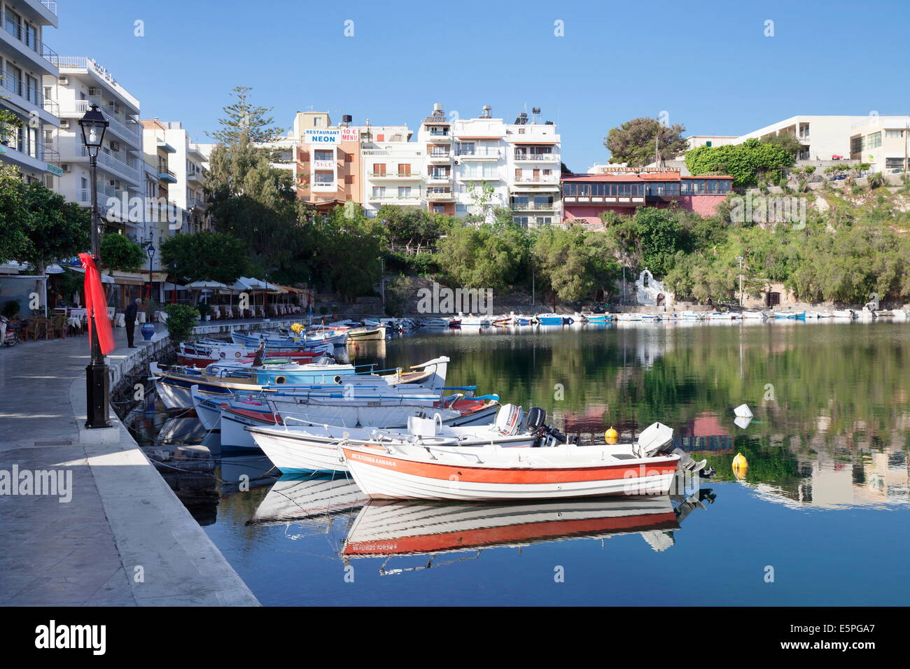 Il lago di Voulismeni, Agios Nikolaos, Lassithi, Creta, Isole Greche, Grecia, Europa Foto Stock