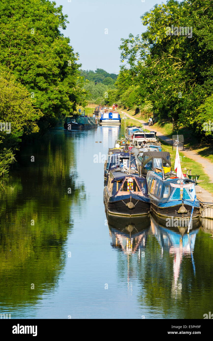 Kennet and Avon Canal a Pewsey vicino a Marlborough, Wiltshire, Inghilterra, Regno Unito, Europa Foto Stock