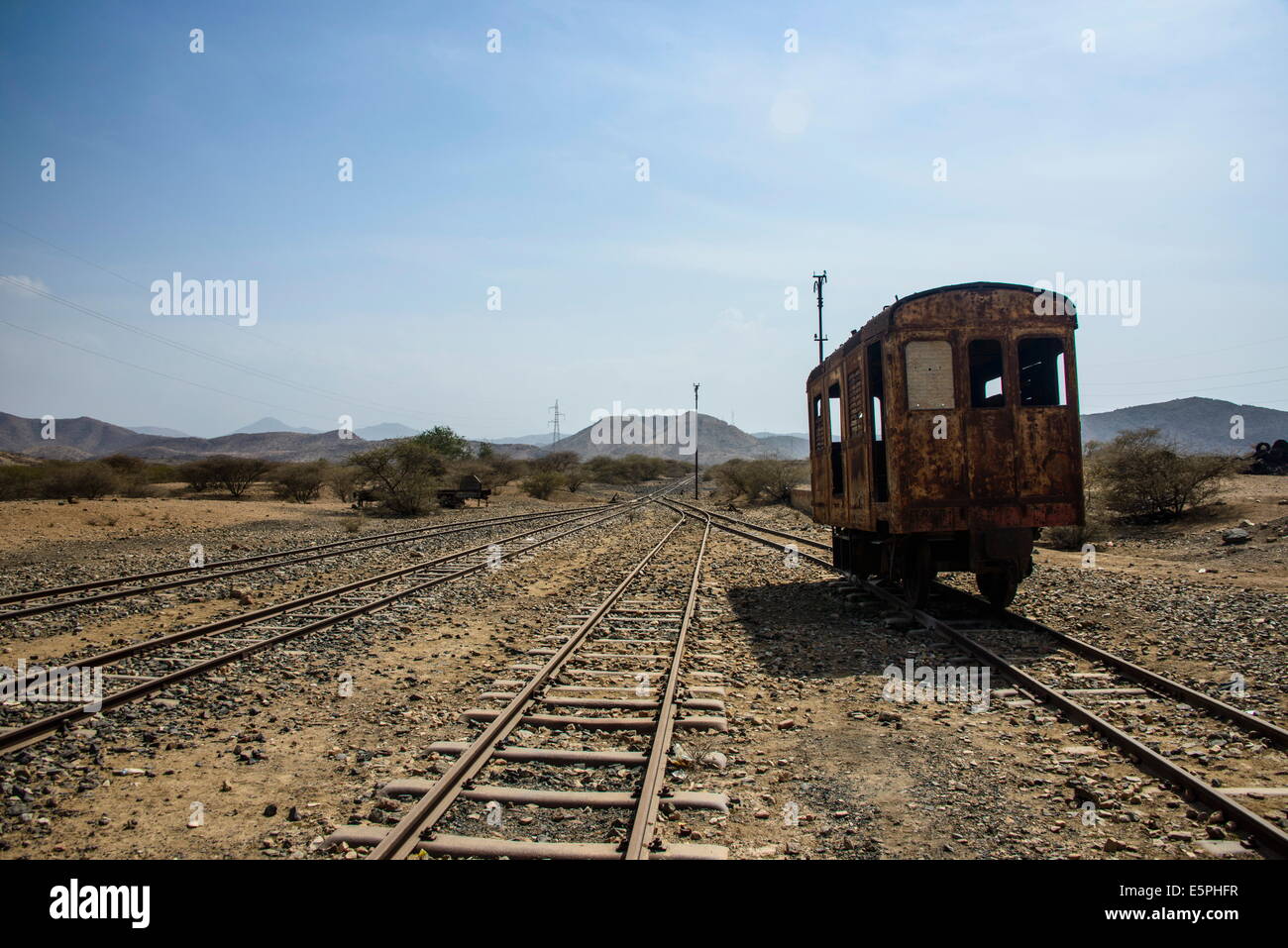 Vecchi pullman delle ferrovie italiane da Massaua ad Asmara, Eritrea, Africa Foto Stock