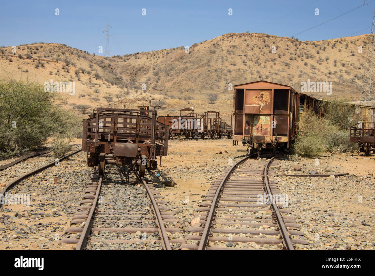 Vecchi pullman delle ferrovie italiane da Massaua ad Asmara, Eritrea, Africa Foto Stock