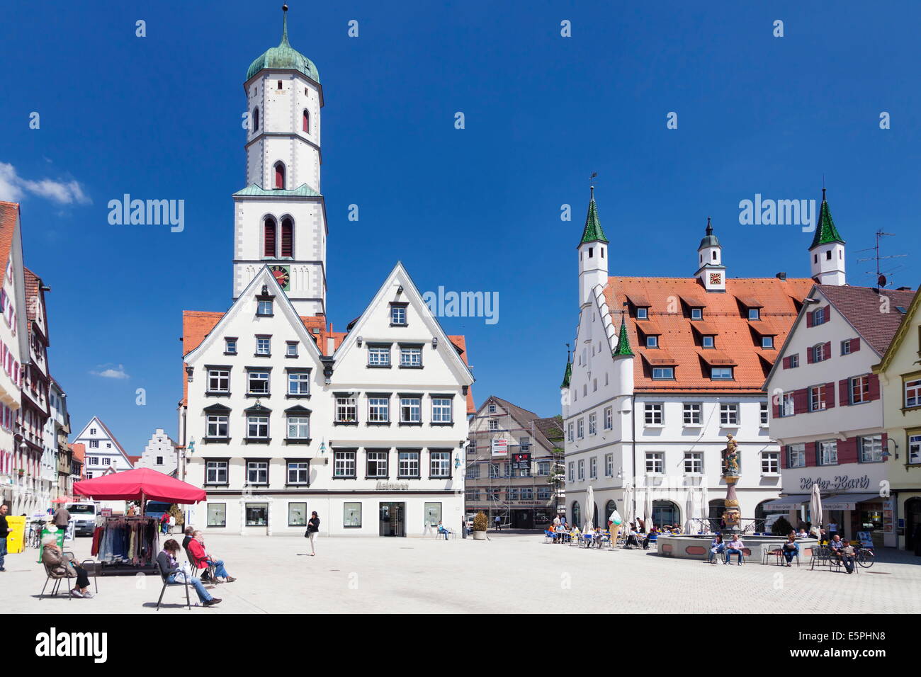 San Martino la chiesa e il municipio, la piazza del mercato, Biberach an der Riss, Alta Svevia, Baden Wurttemberg, Germania, Europa Foto Stock