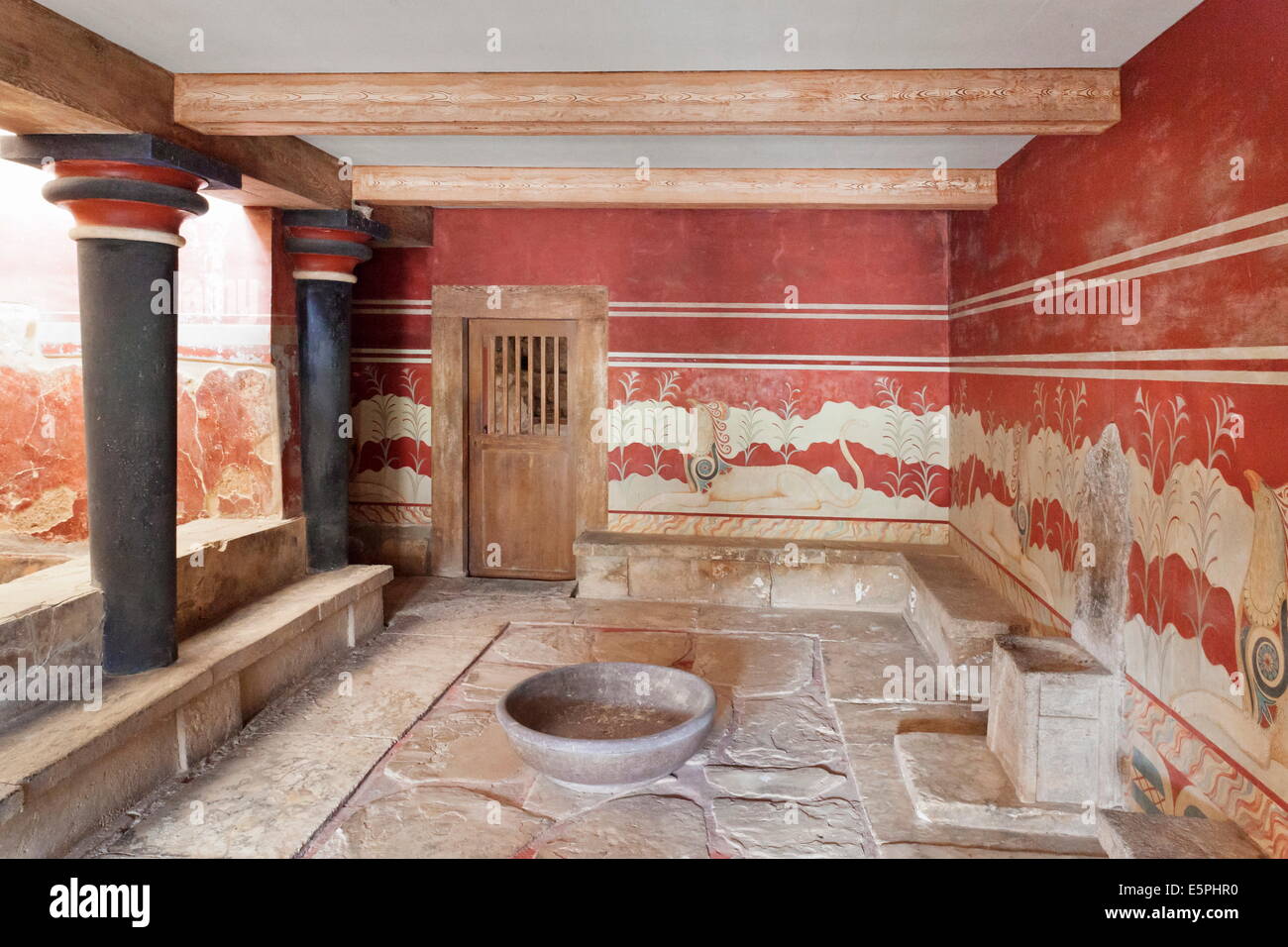 Sala del Trono, Palazzo di Cnosso Candia (Iraklio) (Iraklio), Creta, Isole Greche, Grecia, Europa Foto Stock