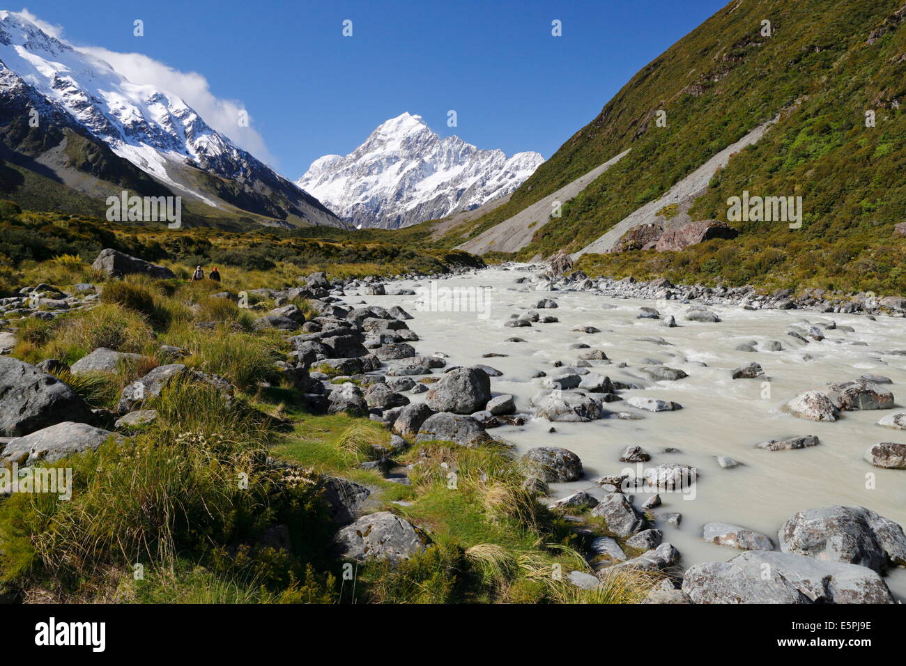 Hooker Valle e il fiume con Mount Cook, il Parco nazionale di Mount Cook, sito UNESCO, regione di Canterbury, Isola del Sud, Nuova Zelanda Foto Stock