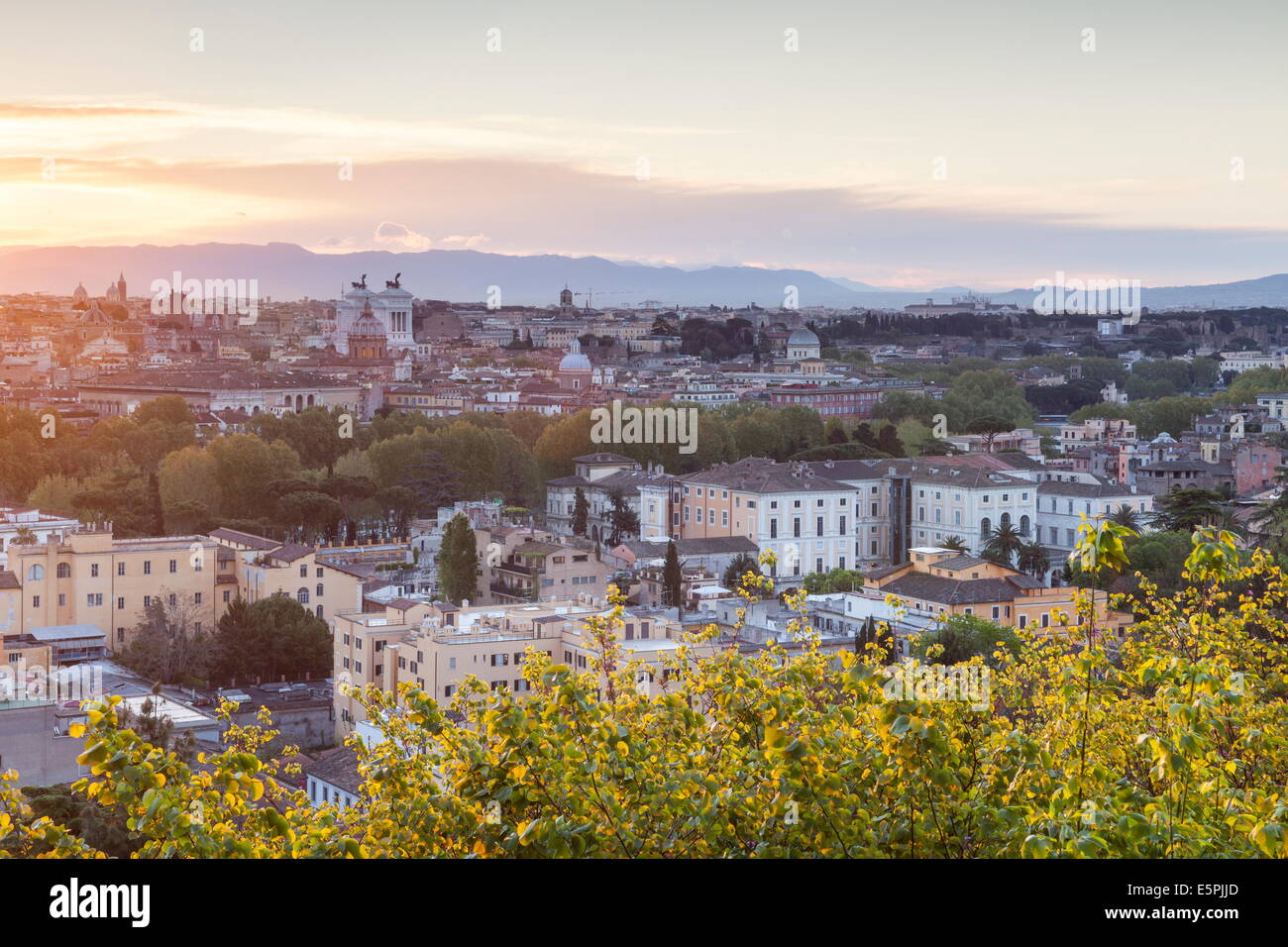 La vista sui tetti di Roma dal Gianicolo. Foto Stock