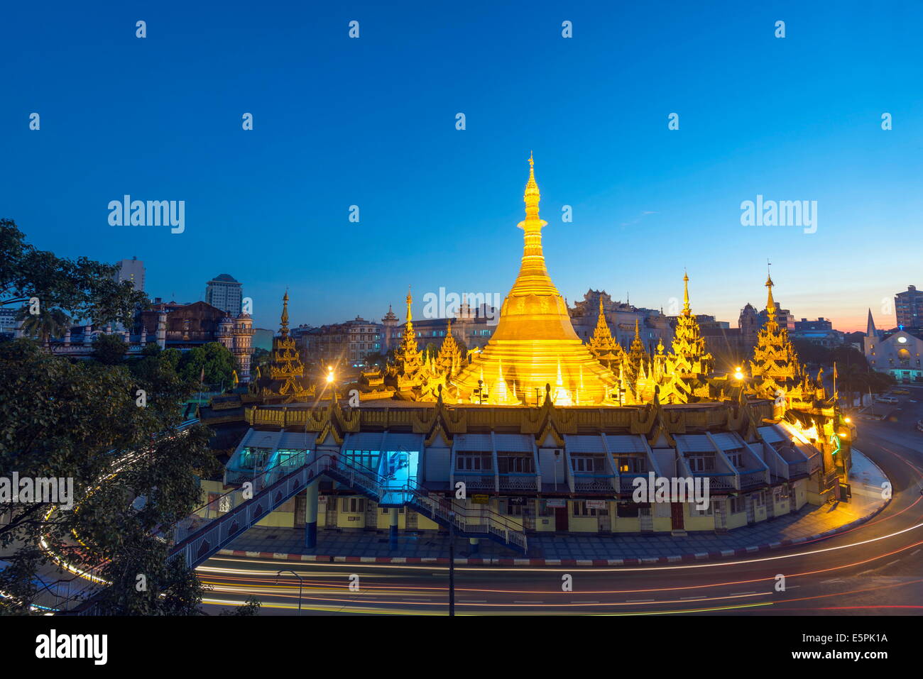 Sule Paya (Sule Pagoda), Yangon (Rangoon), Myanmar (Birmania), Asia Foto Stock