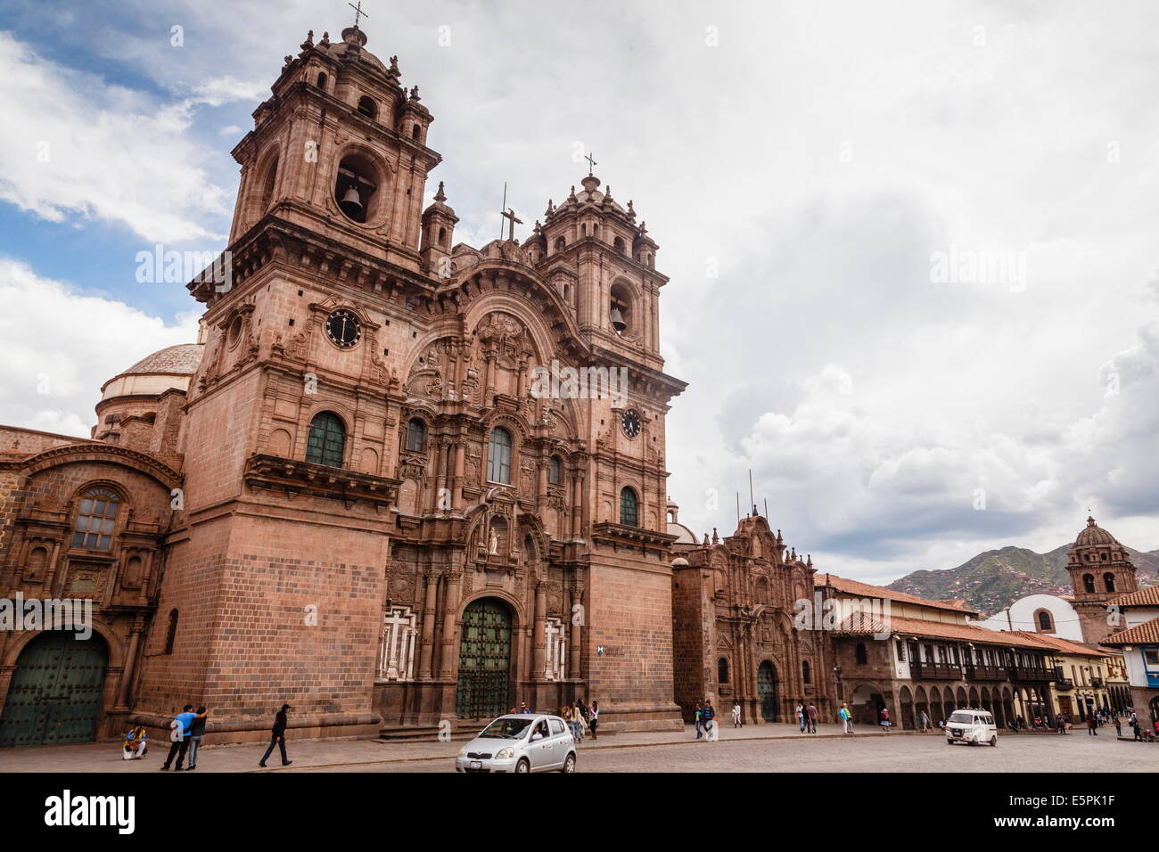 Vista la Iglesia de La Compania de Jesus chiesa sulla Plaza de Armas, Cuzco, Sito Patrimonio Mondiale dell'UNESCO, Perù, Sud America Foto Stock