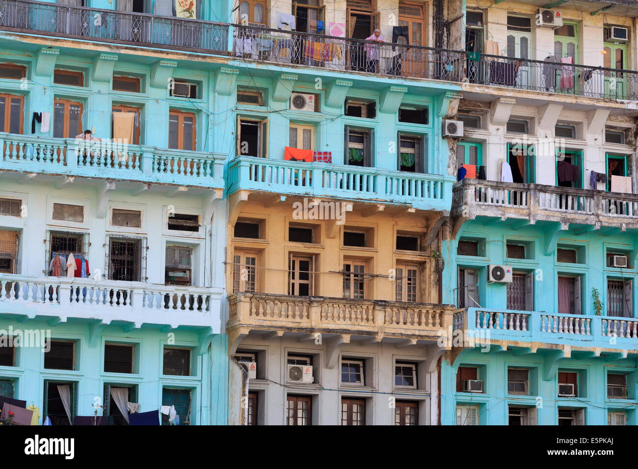 Architettura coloniale Sulla Sule Pagoda Road, Yangon (Rangoon), Myanmar (Birmania), Asia Foto Stock