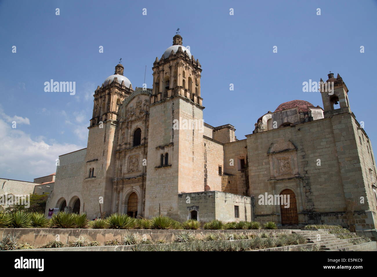 Santo Domingo de Guzman chiesa, iniziata nel 1570, la città di Oaxaca, Oaxaca, Messico, America del Nord Foto Stock