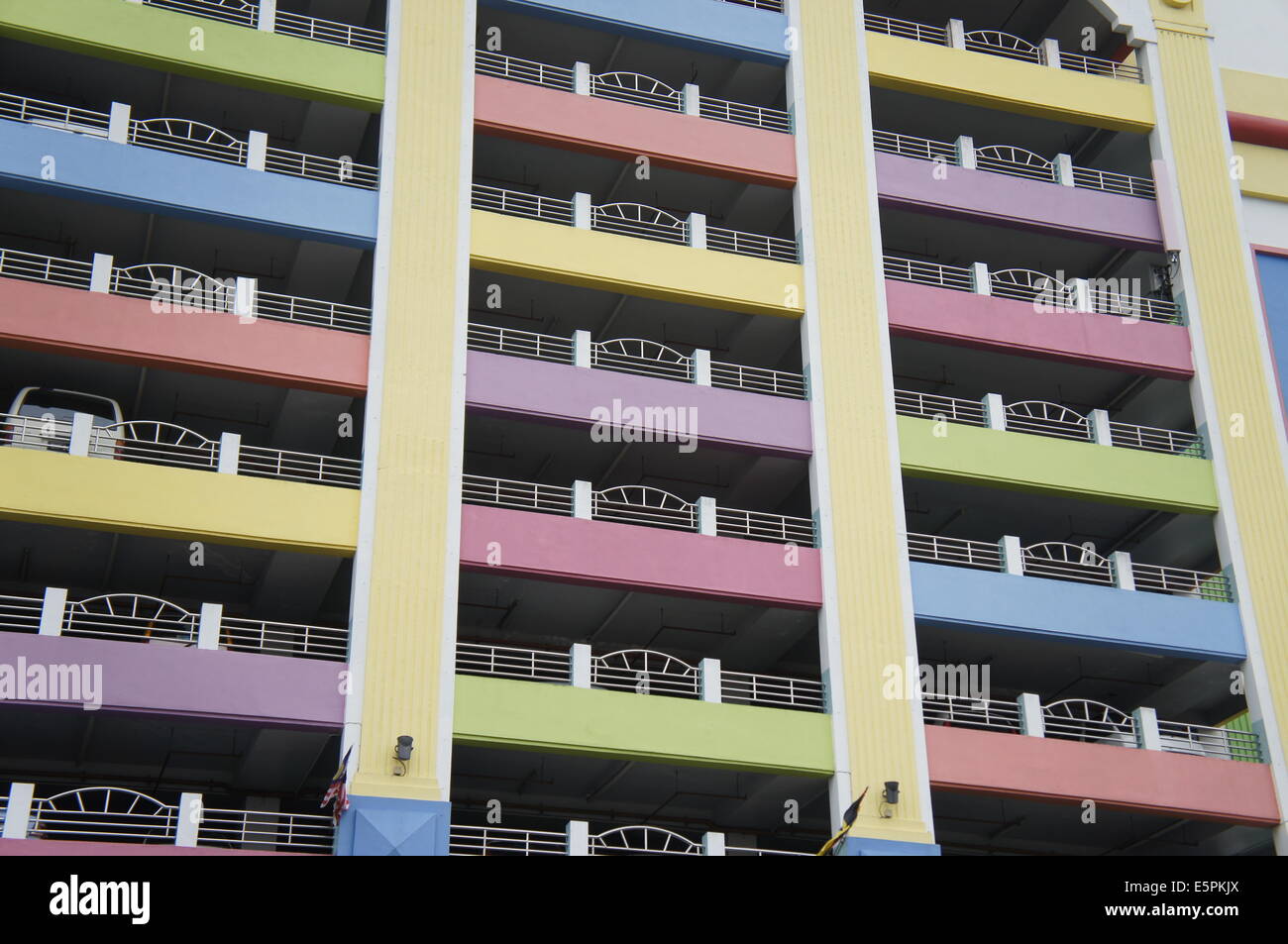 Facciata di Medan Pelita, edificio colorato a Kuching, Sarawak Foto Stock