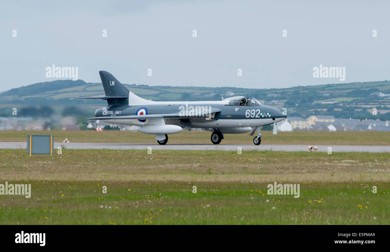 Hunter aeromobile in 764 Naval Air Squadron di colori a RNAS Culdrose aria giorno Foto Stock