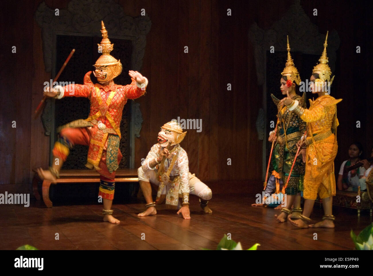 Rappresentazione di danza Apsara. Apsara Theatre. Siemp Reap. t è stata una tradizione fin dai primi giorni del turismo nel 19t Foto Stock