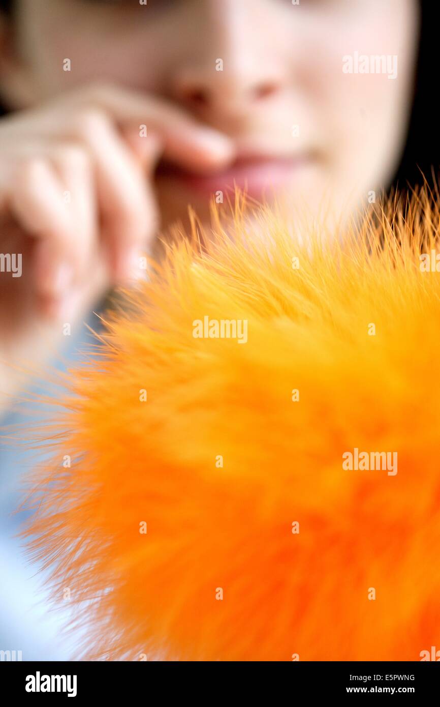 La donna che soffre di rinite allergica da dalla polvere. Foto Stock