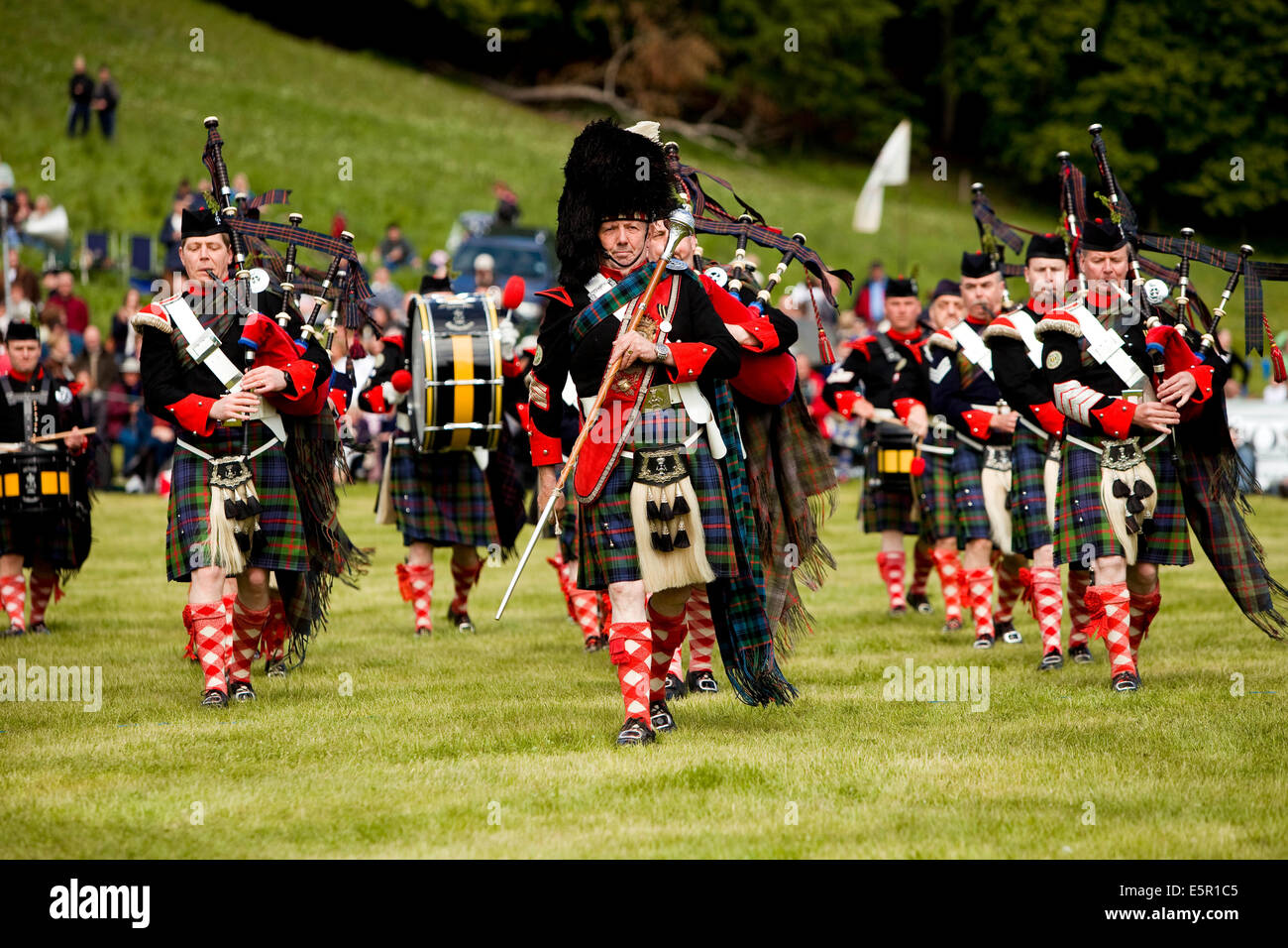 Cornamuse giocatori di Atholl Montanari reggimento, all'impiego privato del duca di Atholl, uno dei due eserciti privati Foto Stock