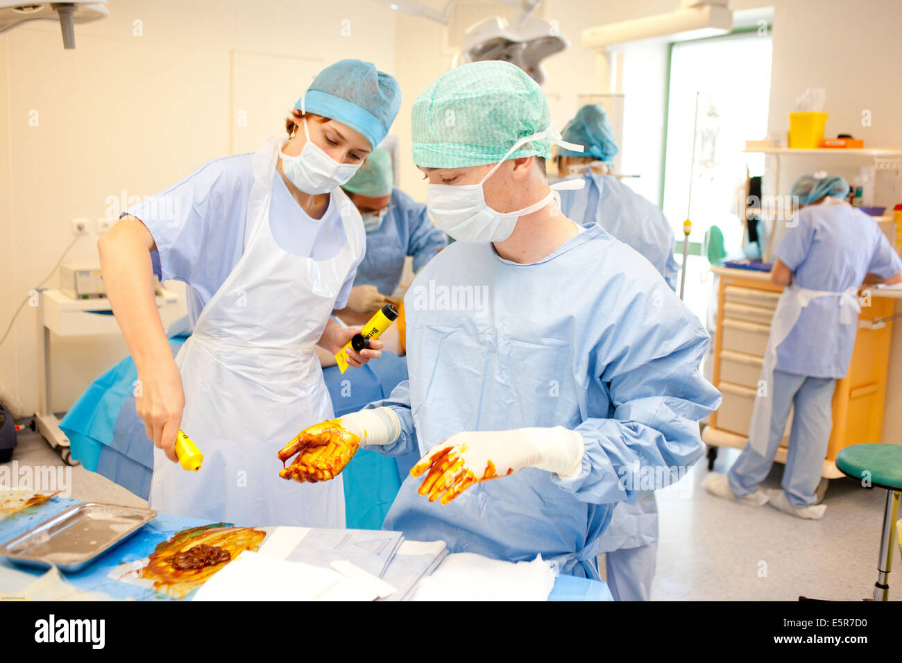 Sala operatoria, ospedale di Bordeaux, Francia. Foto Stock