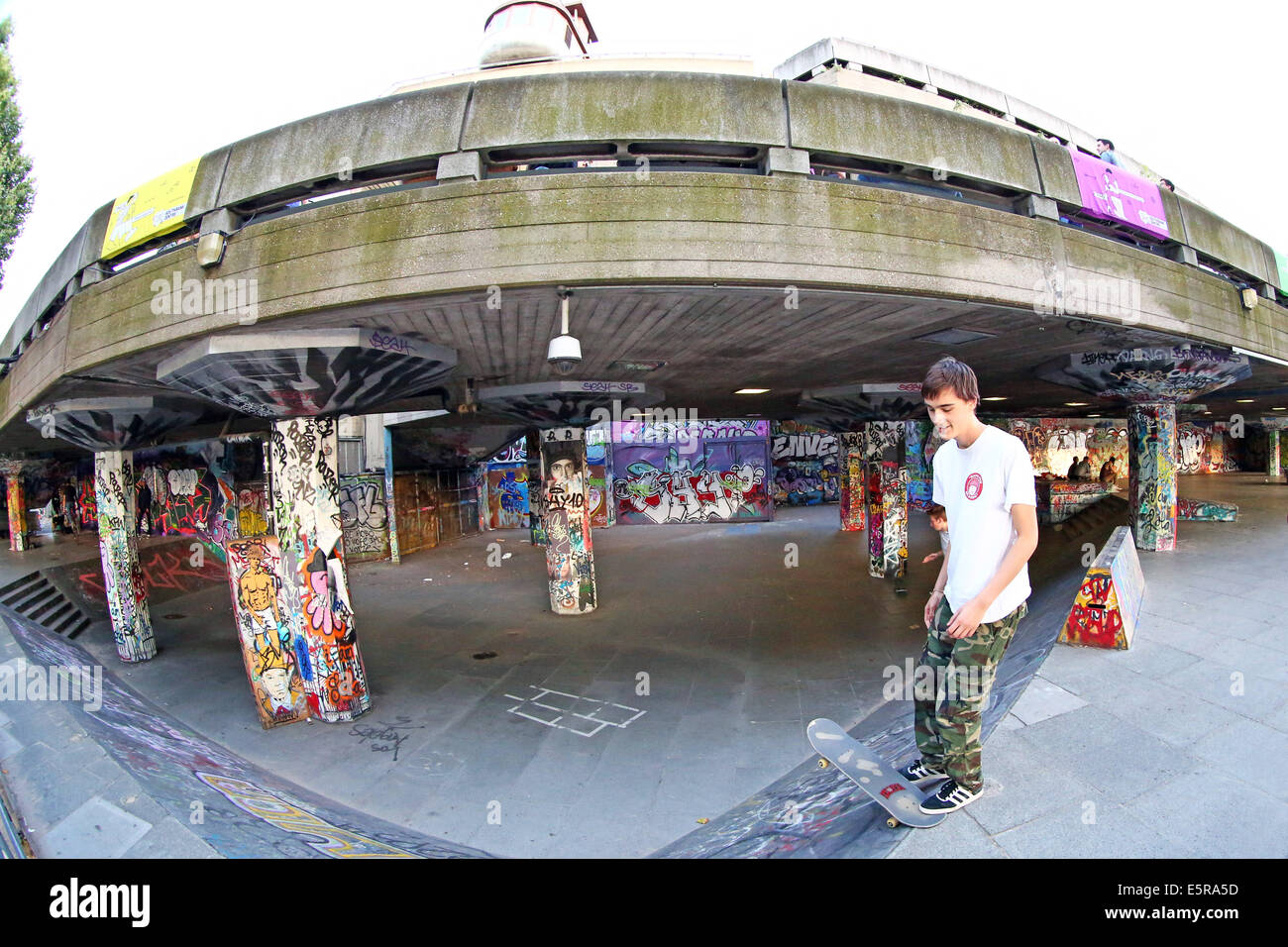 Southbank skate park nel undercroft del Southbank Centre di Londra, Inghilterra. Foto Stock