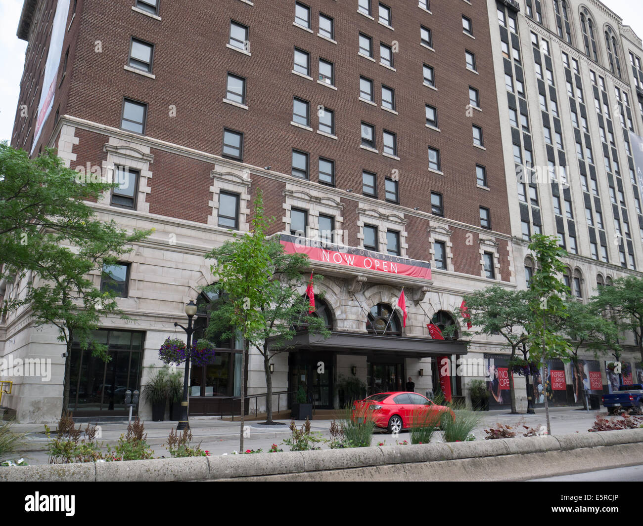 Hotel ora aprire auto rossa street Foto Stock