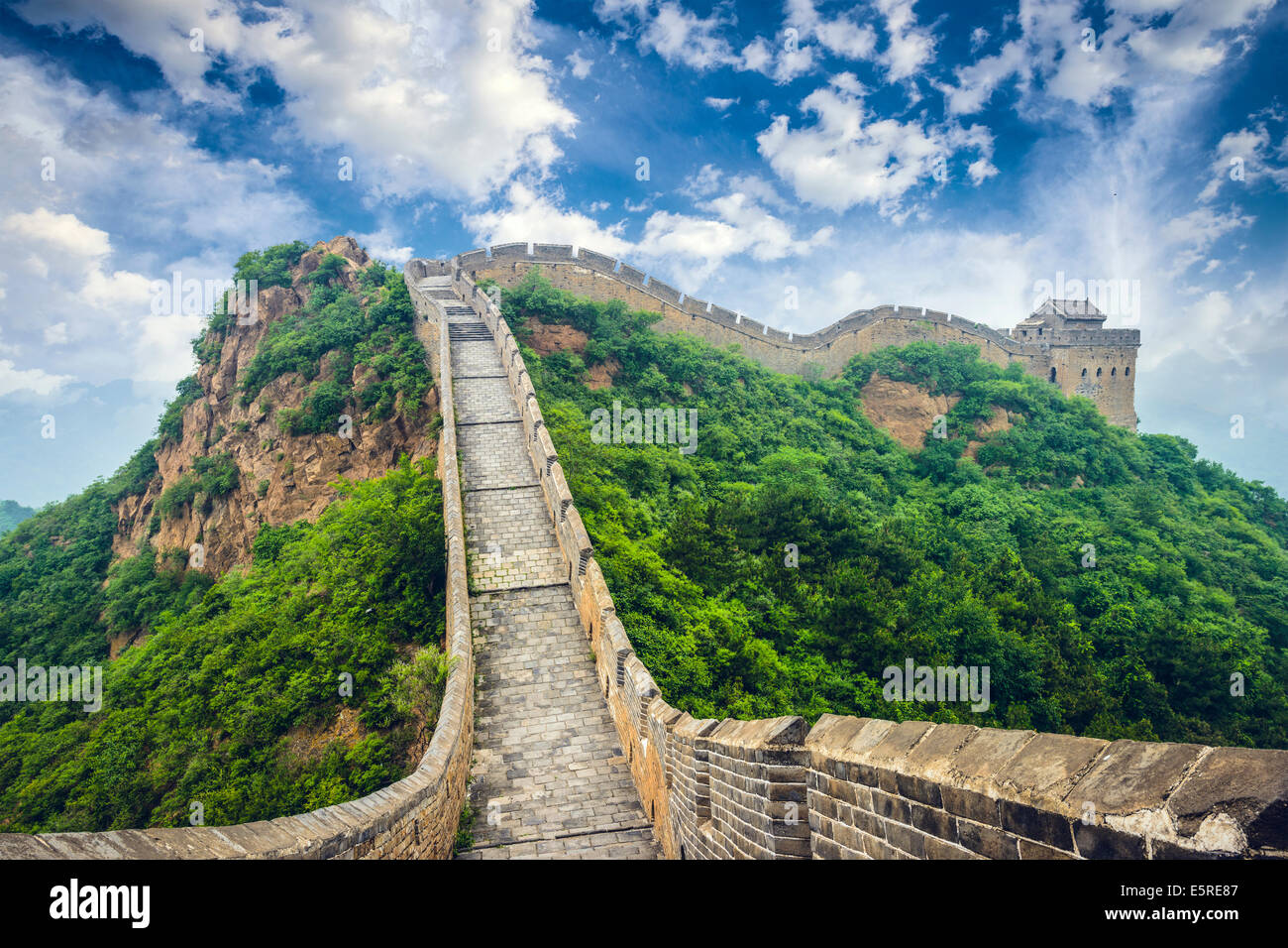 La Grande Muraglia della Cina. Le sezioni non ripristinati a Jinshanling. Foto Stock