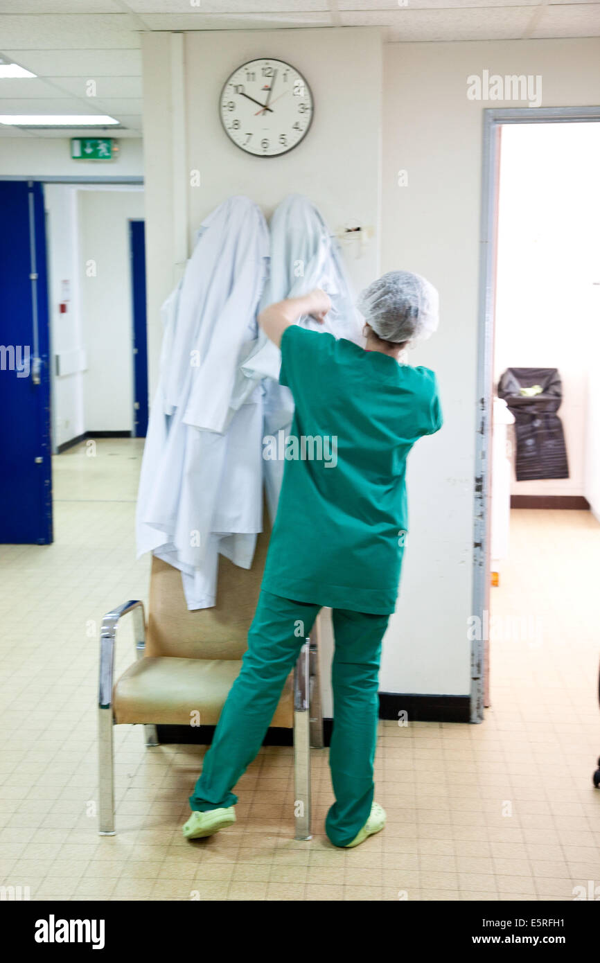 Camici bianchi, reparto di maternità, Ospedale Cochin, Parigi, Francia. Foto Stock