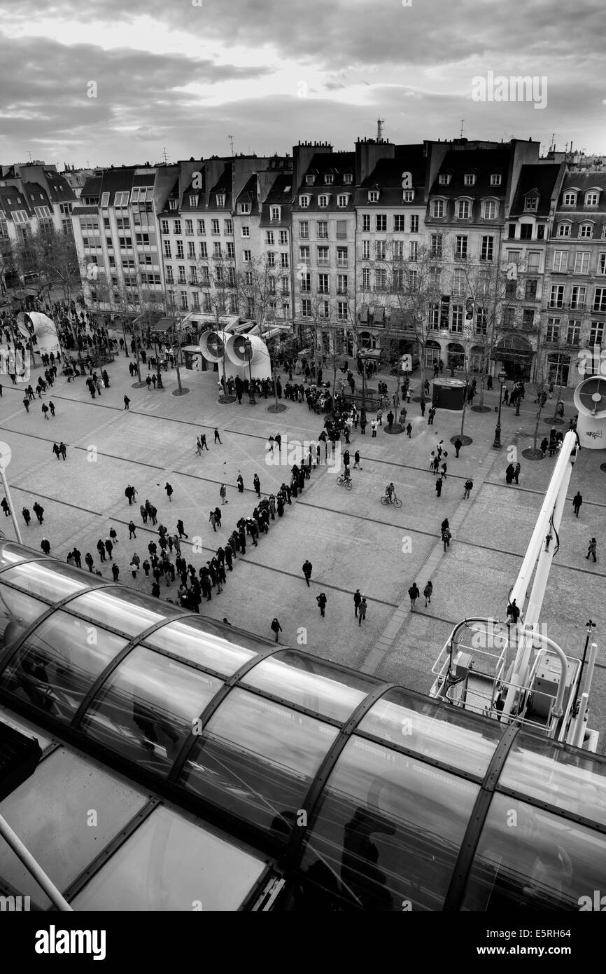 Vista del cortile del Centro Georges Pompidou (Beaubourg) di Parigi. Foto Stock