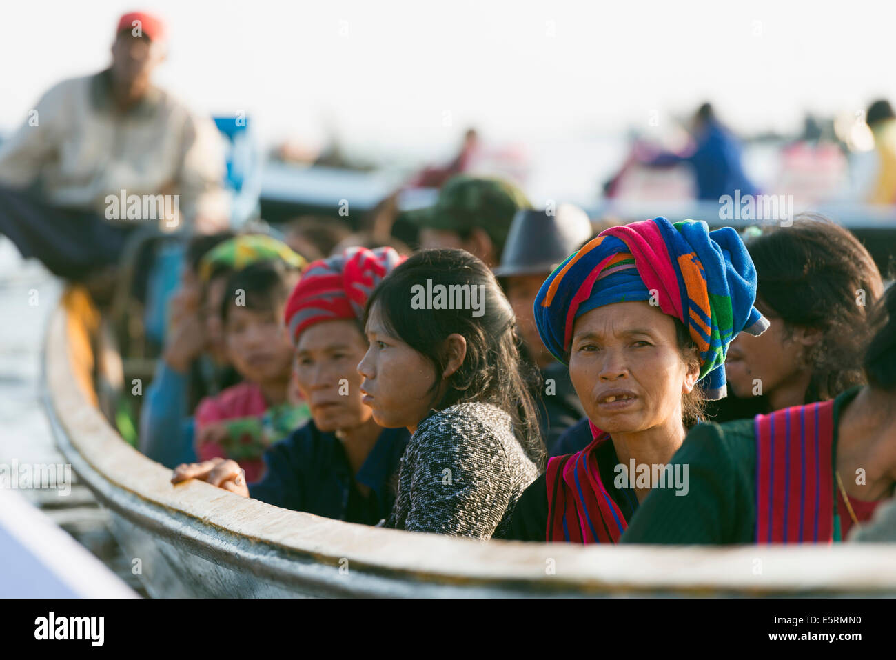 Il Sud Est Asiatico, Myanmar, stato Shan, Lago Inle durante Phaung Daw Oo Pagoda Festival Foto Stock