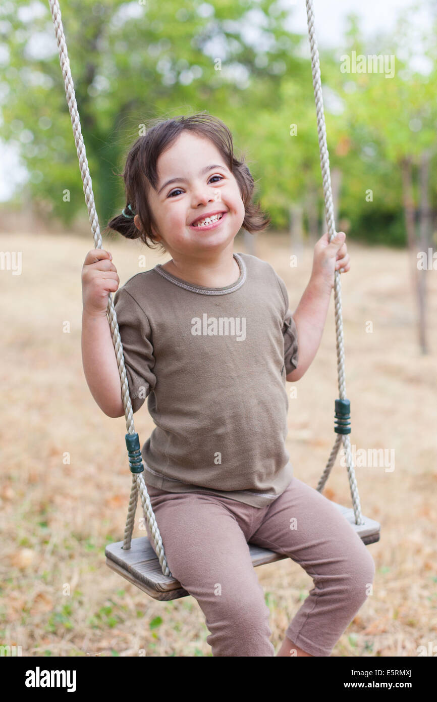 4 anni ragazza con sindrome di Down. Foto Stock