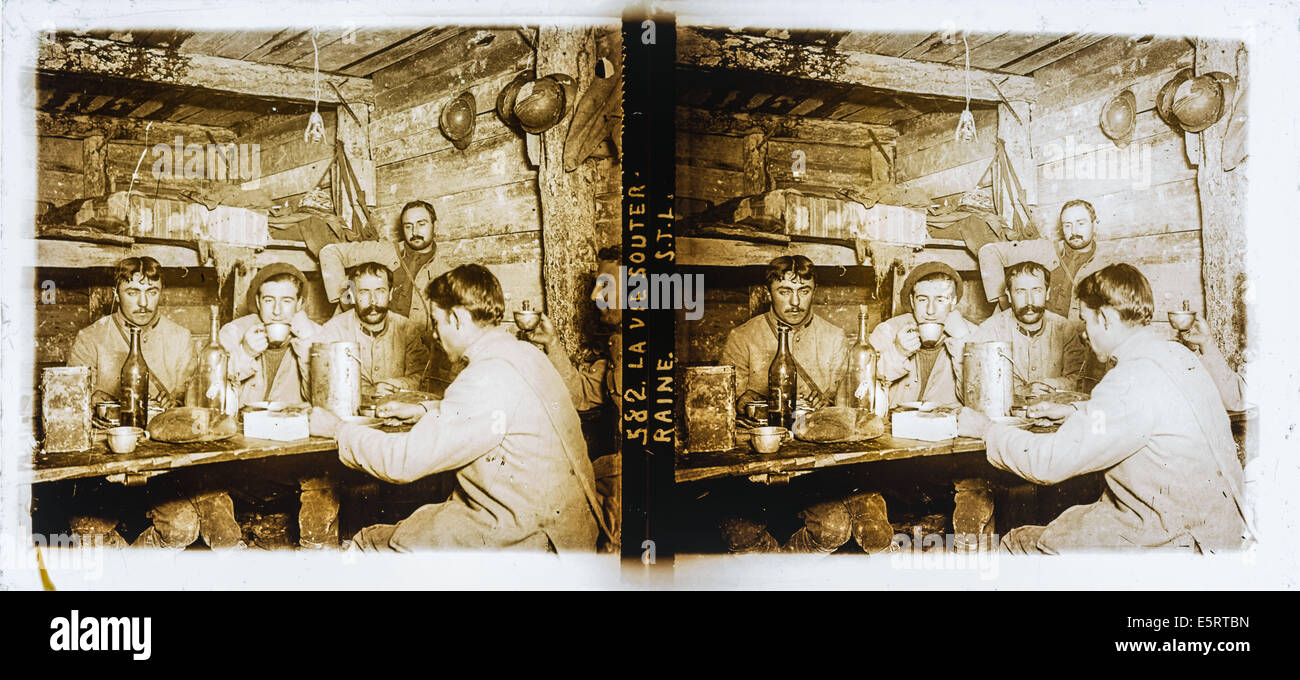 La vita quotidiana dei soldati francesi in trincee durante la guerra mondiale I, Francia. Foto Stock