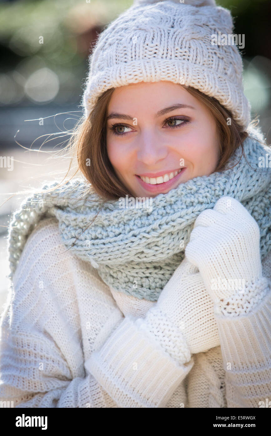 Ritratto di una donna in inverno. Foto Stock