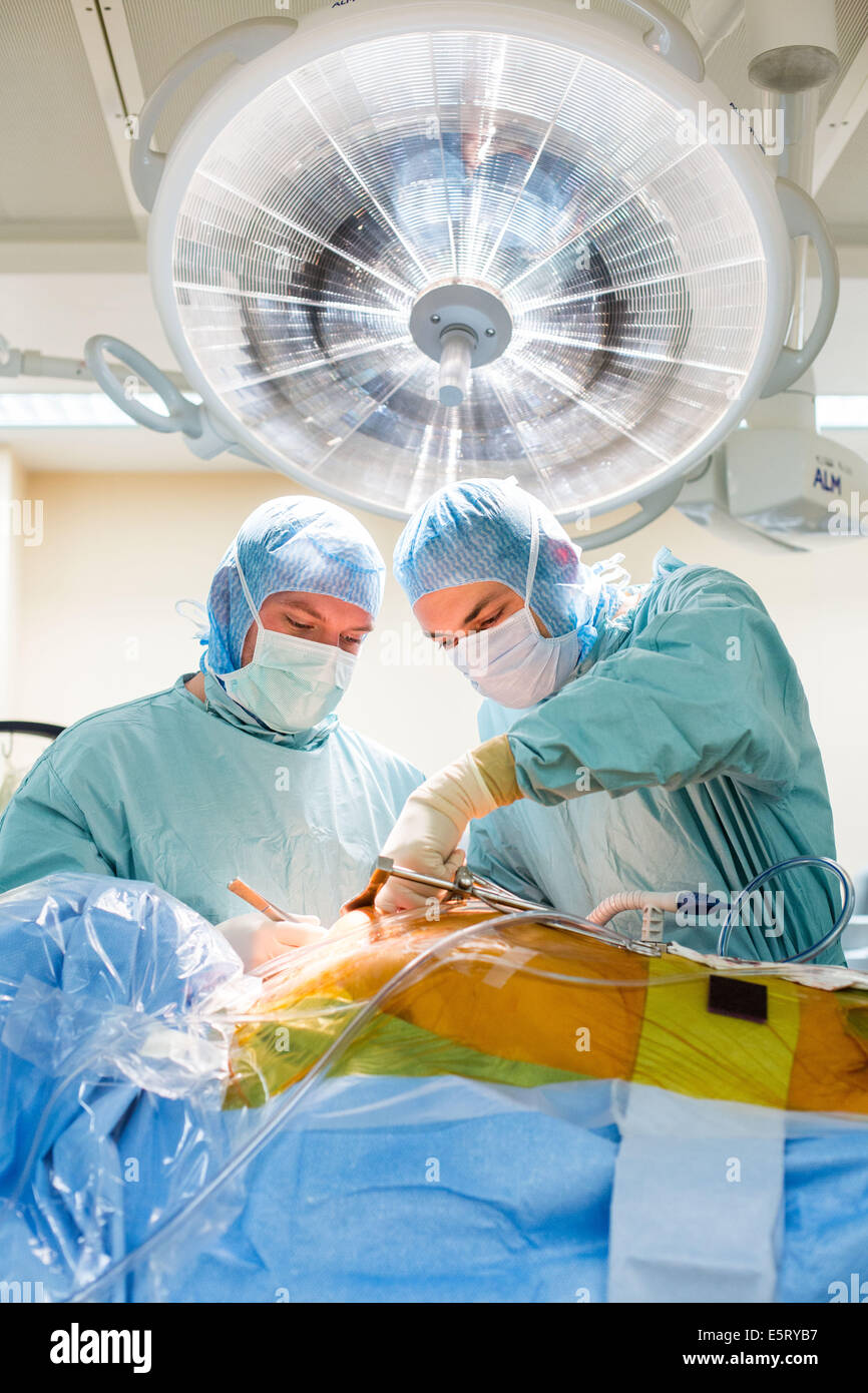 Da Vinci® assistite robotico della chirurgia cardiaca, doppia aortico bypass coronarico con Da Vinci ® robot chirurgico. Ospedale di Limoges, Foto Stock