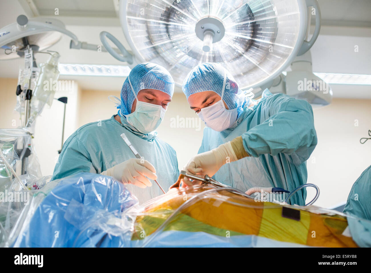 Da Vinci® assistite robotico della chirurgia cardiaca, doppia aortico bypass coronarico con Da Vinci ® robot chirurgico. Ospedale di Limoges, Foto Stock