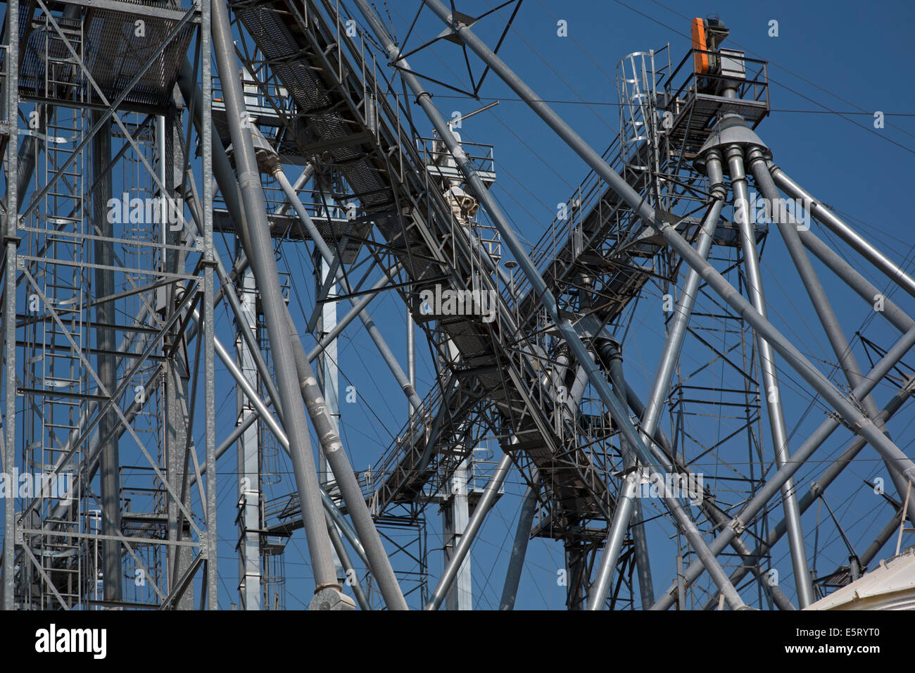 Bucyrus, Ohio - un elevatore del grano azionato da Hord bestiame. Foto Stock