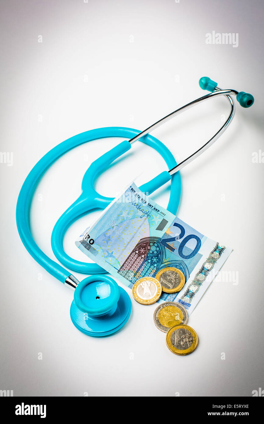 Le C à 25 euro, Close-up di uno stetoscopio e l'importo di Euro 25, per illustrare l'aumento delle tasse di un medico Foto Stock