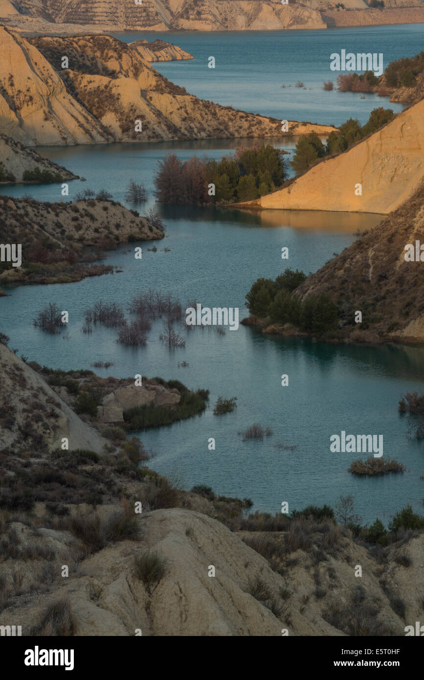 Algeciras serbatoio d'acqua a protetto paesaggio naturale Foto Stock