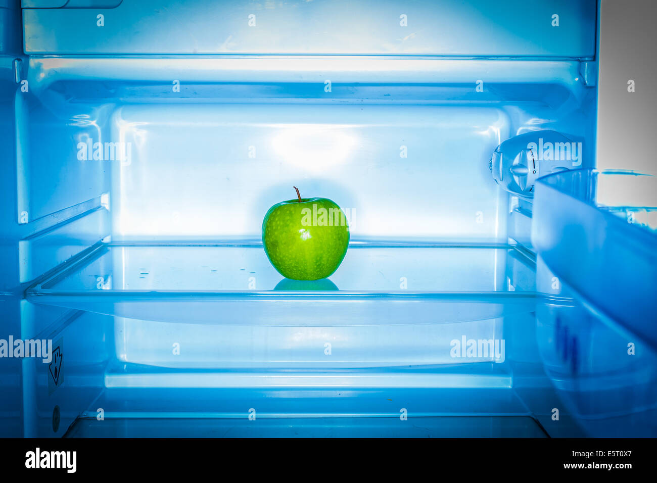 Apple in un frigo. Foto Stock