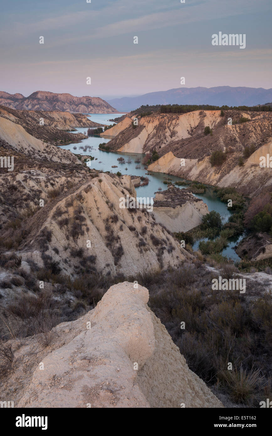 Algeciras serbatoio d'acqua a protetto paesaggio naturale Foto Stock