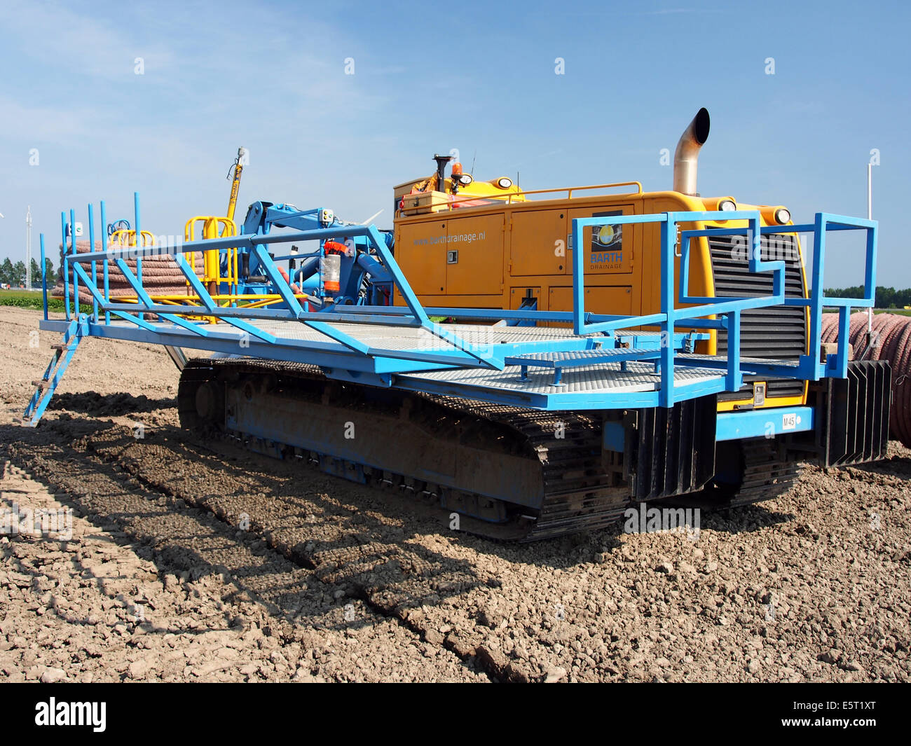 La terza immagine raffigura il veicolo Barth Drainage M45, progettato per operazioni di drenaggio efficienti. Viene utilizzato in ambienti industriali e urbani, fornendo servizi infrastrutturali chiave per la gestione delle acque e la manutenzione del drenaggio. Foto Stock