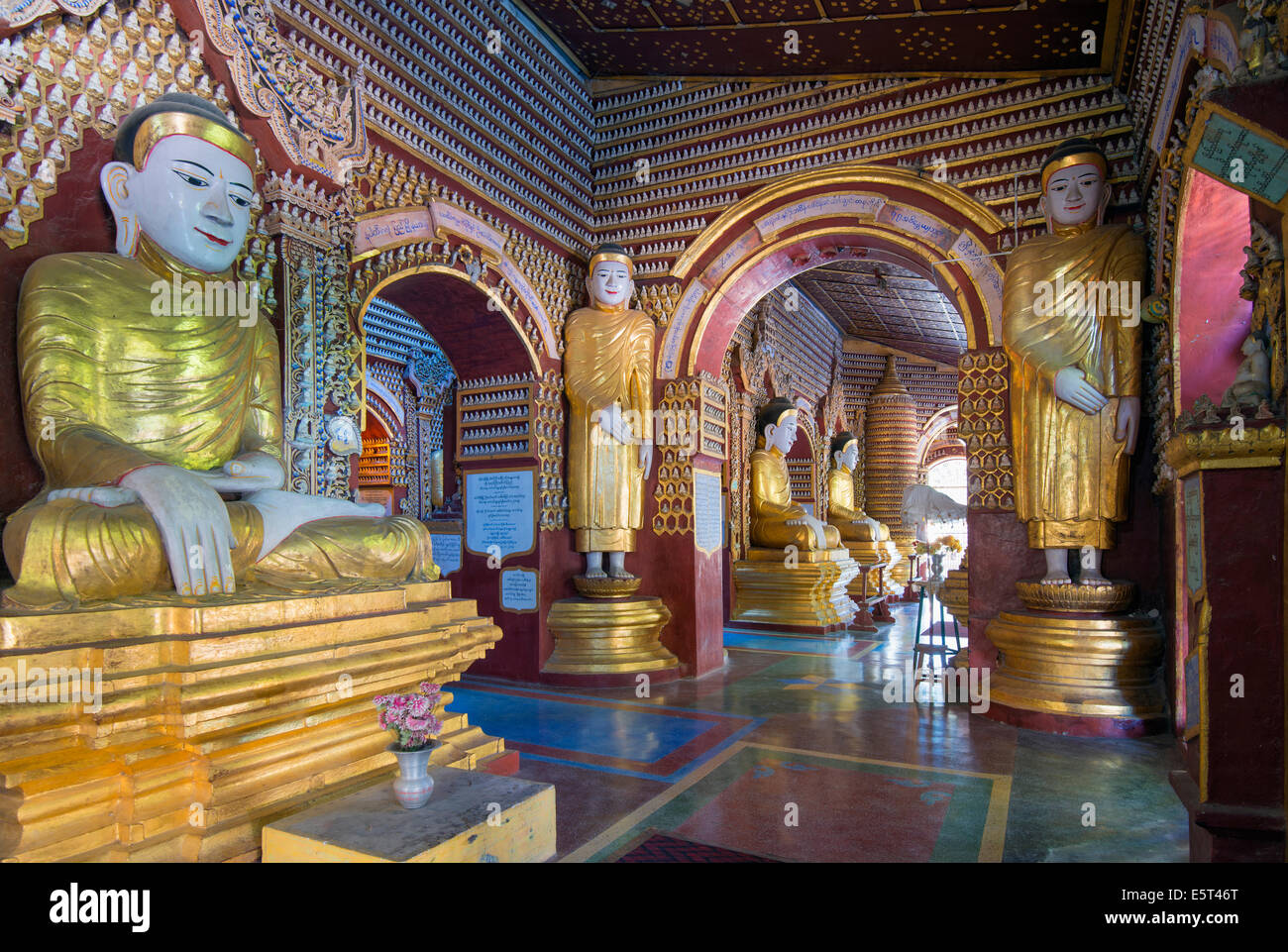 Il Sud Est Asiatico, Myanmar, Monywa, Thanboddhay Paya tempio, statue di Buddha Foto Stock