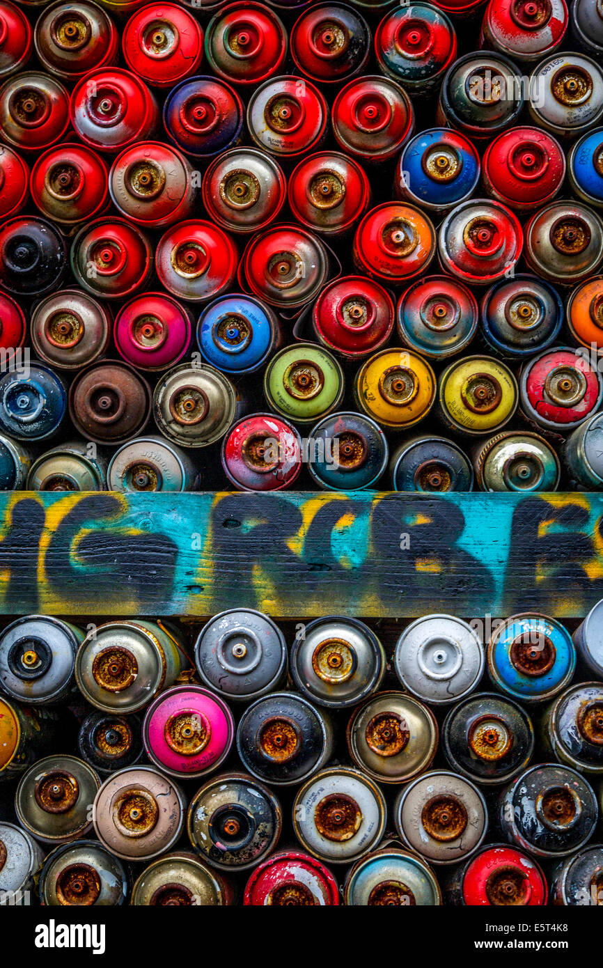 Bombolette di vernice spray usate immagini e fotografie stock ad alta  risoluzione - Alamy