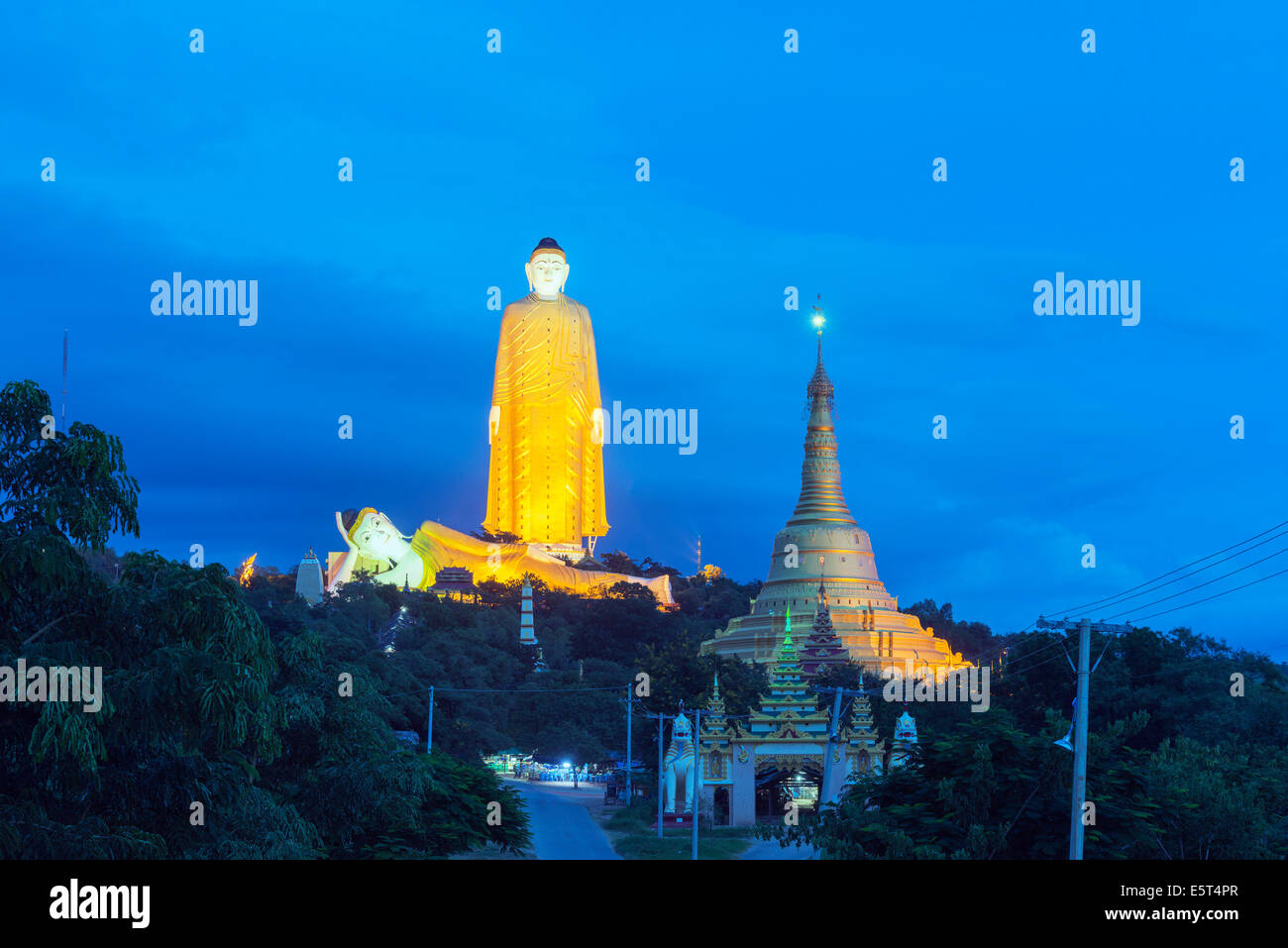 Il Sud Est Asiatico, Myanmar, Monywa, Bodhi Tataung, la più grande statua del Buddha nel mondo Foto Stock