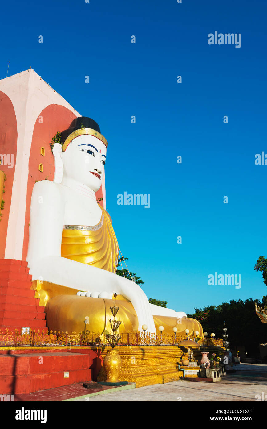 Il Sud Est Asiatico, Myanmar, Bago, quattro facce paya, Kyaik Pun Paya, Gautama Buddha, costruito da Re Dhammazedi nel 1476 Foto Stock