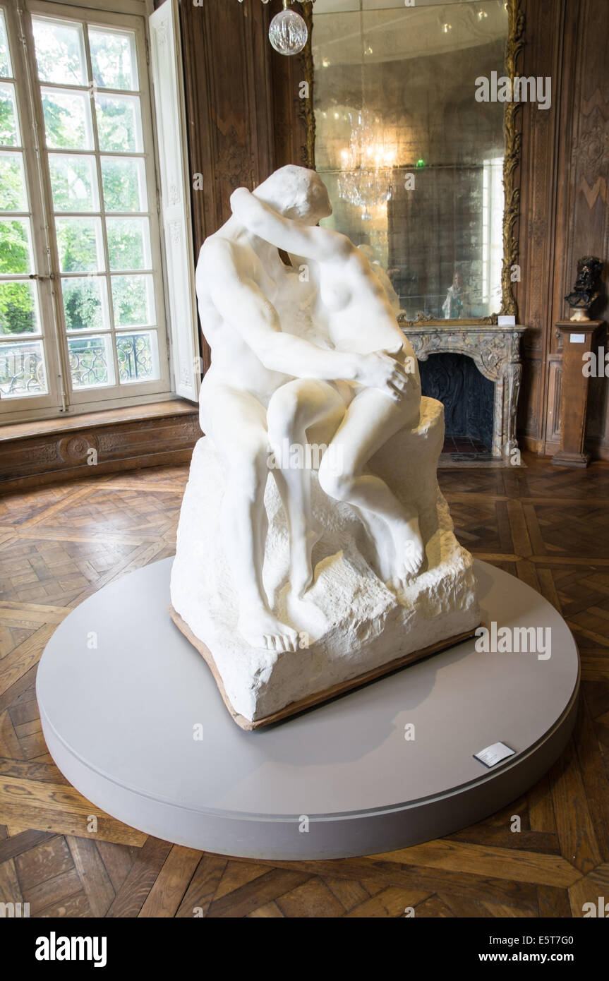 Il bacio, marmo scultura di Auguste Rodin, Museo Rodin a Parigi, Francia Foto Stock