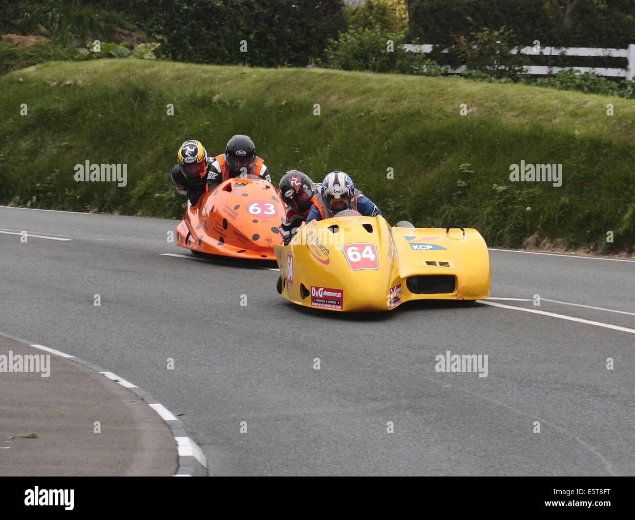 Sidecar outfits competere all'Isola di Man gare TT 2014. Foto Stock