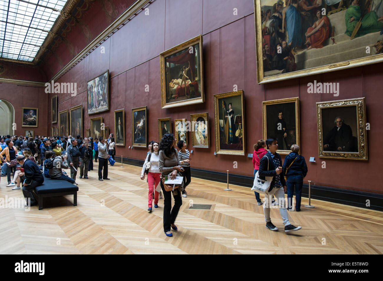 I visitatori del museo del Louvre a Parigi, Francia Foto Stock