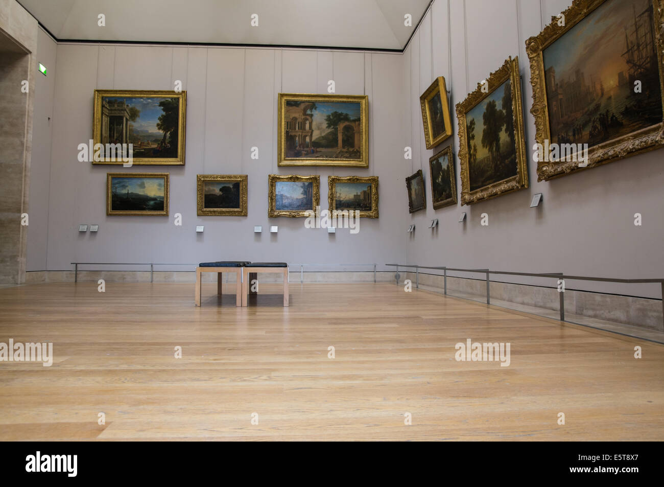 Nella galleria del museo del Louvre a Parigi, Francia Foto Stock