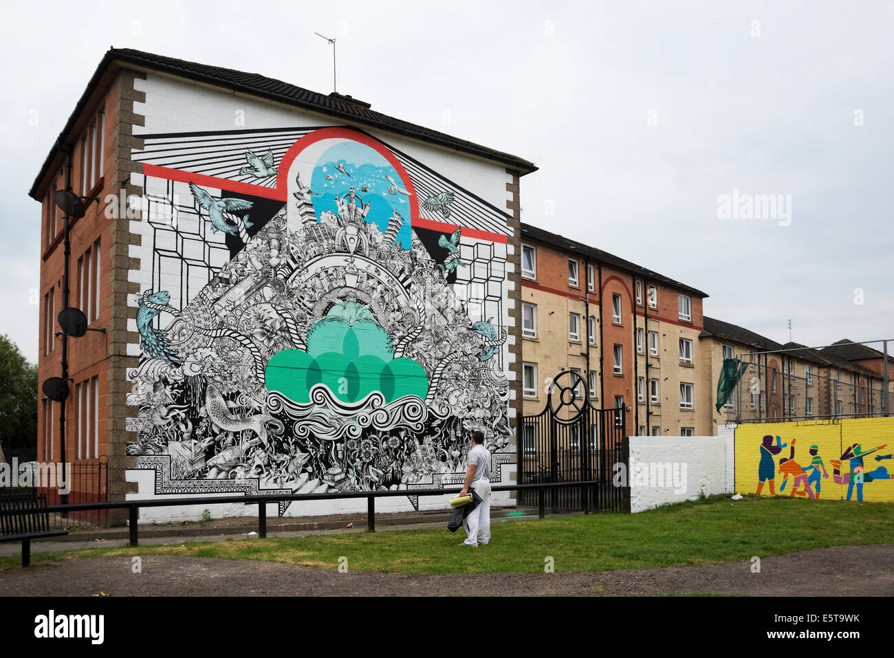 Un appalto pubblico di lavori d'arte da due Glasgow School of Art College studenti in rappresentanza della Città di Glasgow in un unico lavoro. Foto Stock