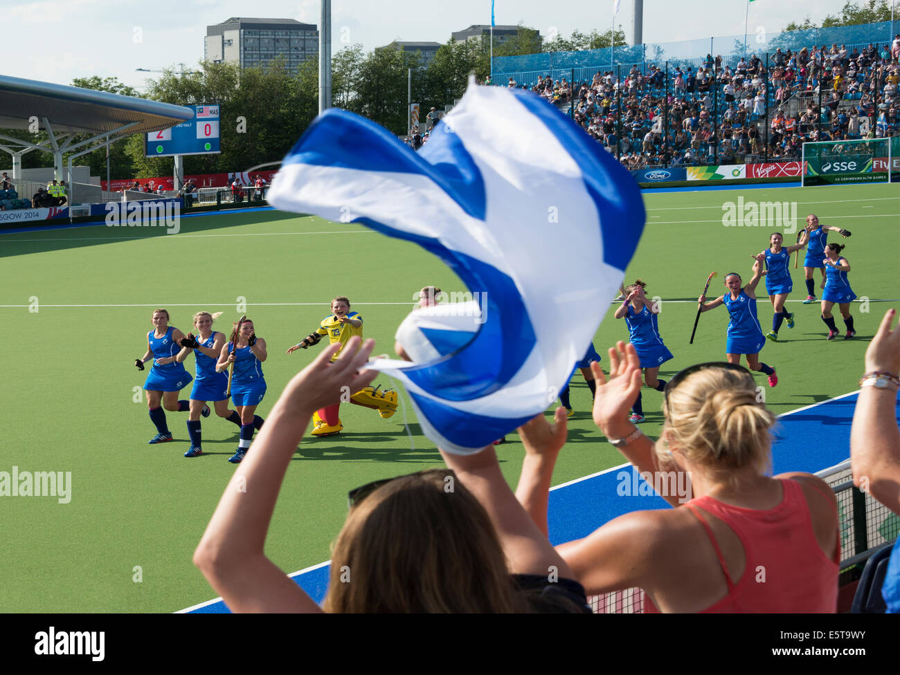 La Scozia squadra di hockey su loro celebrazione giro d'onore durante il Glasgow 2014 Giochi del Commonwealth. Foto Stock