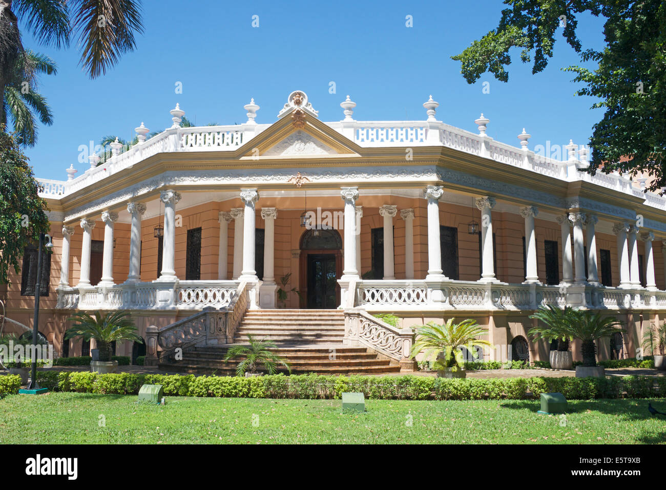 Casa coloniale ora una banca Paseo de Montejo Merida Yucatan Messico Foto Stock