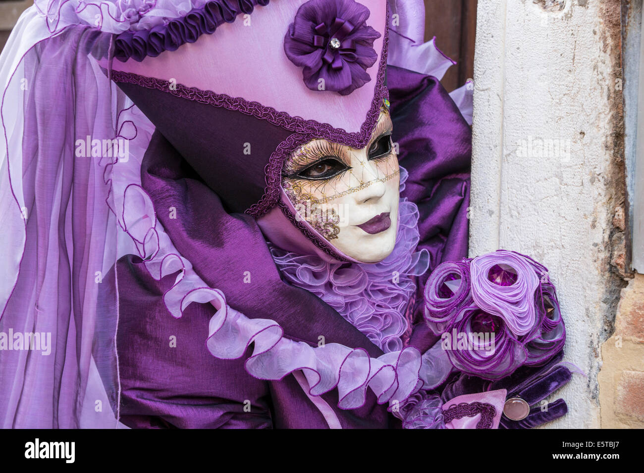 Corona di Perle e Nastri Viola - Costume di Carnevale Bambina – cgEdù -  Centro Gioco Educativo