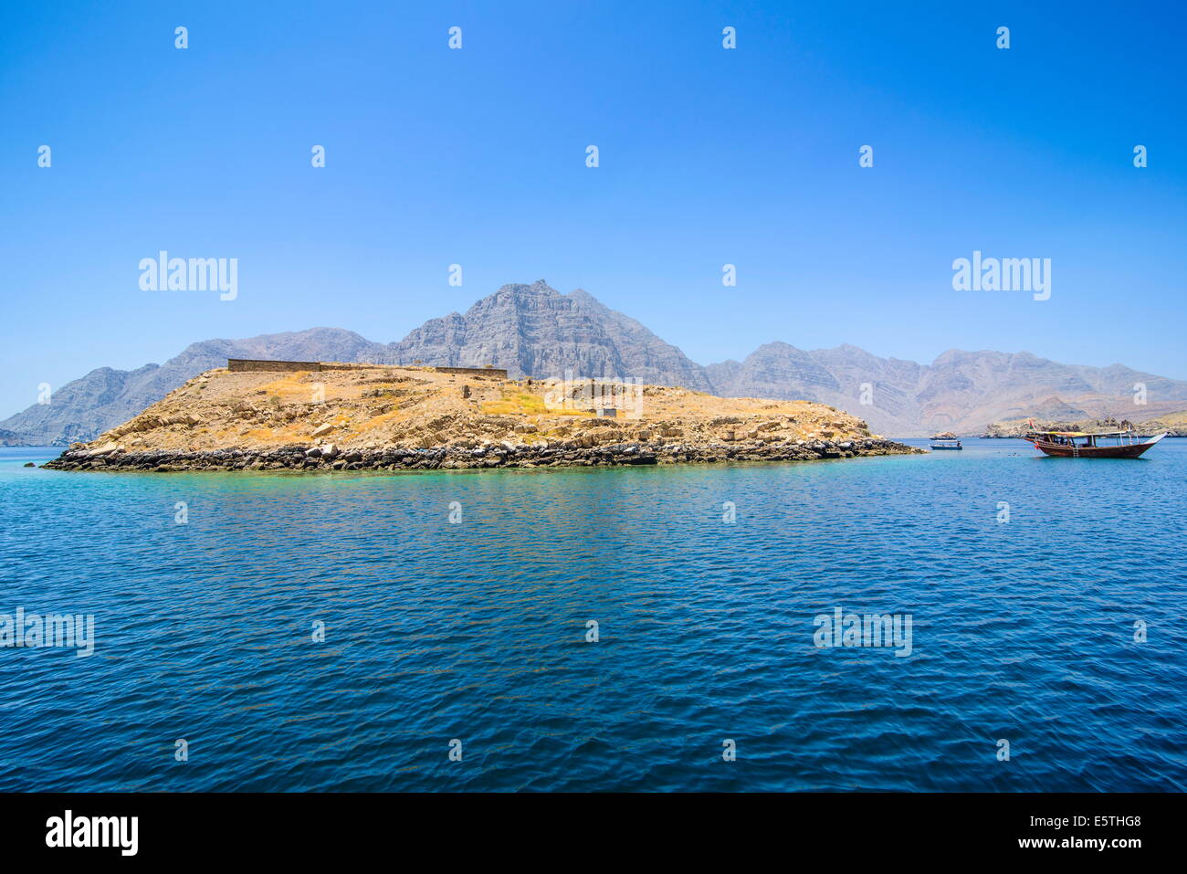 Isola del telegrafo in Khor ash-sham fiordo, Musandam, Oman, Medio Oriente Foto Stock